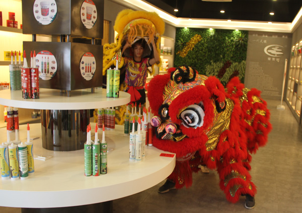 千秋偉業(yè)添錦繡 萬里鵬程展宏圖 —— 常青樹舞獅獻瑞賀新春，歡天喜地迎開工！